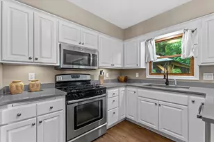 W290S2811 Carmarthen Dr, Genesee, WI 53188 - Photo 6