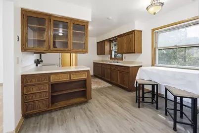 921 W Theresa Ln, Glendale, WI 53209 - Photo 6