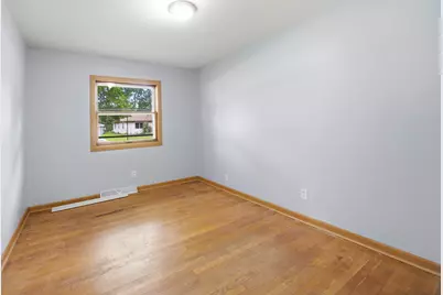 921 W Theresa Ln, Glendale, WI 53209 - Photo 16