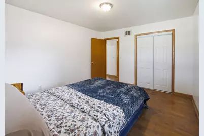 921 W Theresa Ln, Glendale, WI 53209 - Photo 12