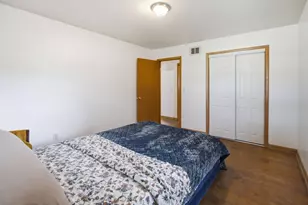 921 W Theresa Ln, Glendale, WI 53209 - Photo 12