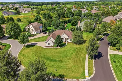 363  Sunshine Dr, Hartland, WI 53029 - Photo 2
