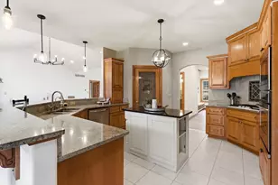 363 Sunshine Dr, Hartland, WI 53029 - Photo 8