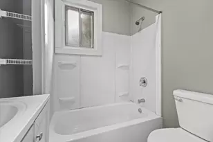 509 Parkview Dr, Racine, WI 53404 - Photo 10