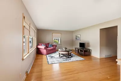 10114 W Fiebrantz Ave, Milwaukee, WI 53222 - Photo 10