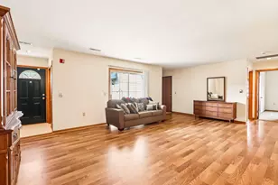 6155 S Creekside Dr, Cudahy, WI 53110 - Photo 6
