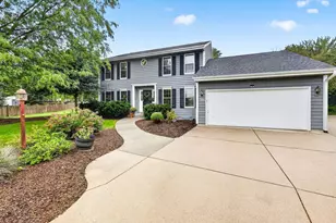 W148N7167 Terriwood Ct, Menomonee Falls, WI 53051 - Photo 2