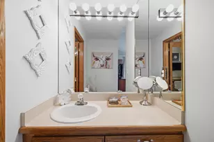 13562 W Fountain Ct, New Berlin, WI 53151 - Photo 20