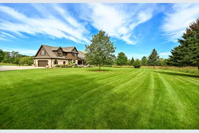 3800  Red Chapel Ct, Delafield, WI 53058 - Photo 4