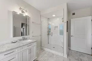 1042 E Juneau Ave, Milwaukee, WI 53202 - Photo 32