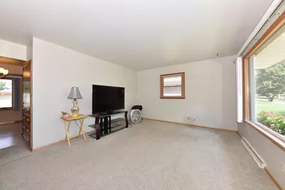 8136 W Clovernook St, Milwaukee, WI 53223 - Photo 4