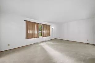 21120 Sierra Dr, Brookfield, WI 53045 - Photo 4
