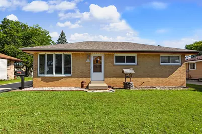 N89W15240  Jefferson Ave, Menomonee Falls, WI 53051 - Photo 1