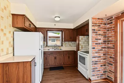 N89W15240  Jefferson Ave, Menomonee Falls, WI 53051 - Photo 8