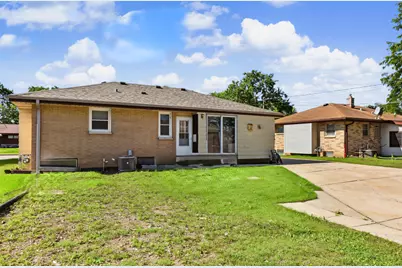 N89W15240  Jefferson Ave, Menomonee Falls, WI 53051 - Photo 24