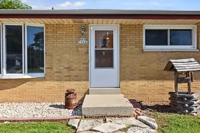 N89W15240  Jefferson Ave, Menomonee Falls, WI 53051 - Photo 2