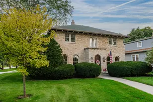 2263 Ludington Ave, Wauwatosa, WI 53226 - Photo 4