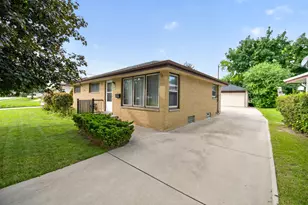W149N8183 Winchester Dr, Menomonee Falls, WI 53051 - Photo 1