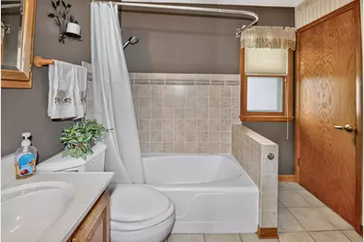 W149N8183  Winchester Dr, Menomonee Falls, WI 53051 - Photo 14