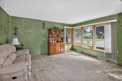 W149N8183  Winchester Dr, Menomonee Falls, WI 53051 - Photo 2
