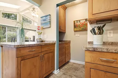 3929 S Lake Dr, Saint Francis, WI 53235 - Photo 10