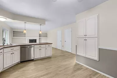N17W27304  Lakefield Dr, Pewaukee, WI 53072 - Photo 10