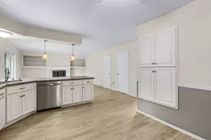 N17W27304 Lakefield Dr, Pewaukee, WI 53072 - Photo 10