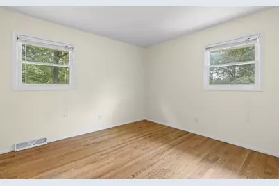 N17W27304  Lakefield Dr, Pewaukee, WI 53072 - Photo 16