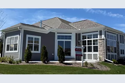 892 S Verona Cir #31, Grafton, WI 53024 - Photo 2