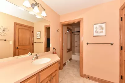 11011 W Meadowcreek Dr, Milwaukee, WI 53224 - Photo 30