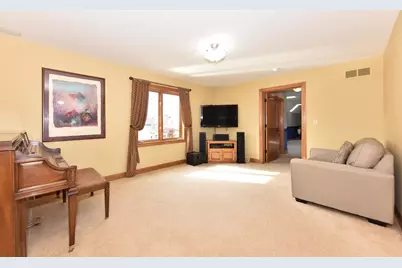 11011 W Meadowcreek Dr, Milwaukee, WI 53224 - Photo 22