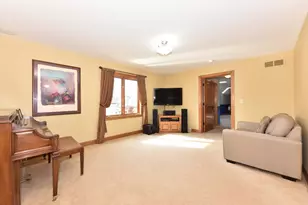 11011 W Meadowcreek Dr, Milwaukee, WI 53224 - Photo 22