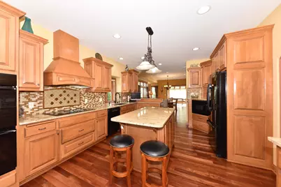 11011 W Meadowcreek Dr, Milwaukee, WI 53224 - Photo 12