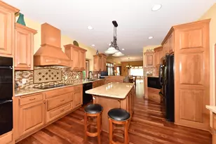 11011 W Meadowcreek Dr, Milwaukee, WI 53224 - Photo 12