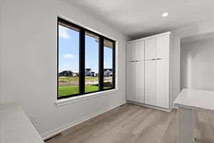 110 Retzer Vw Ct, Waukesha, WI 53188 - Photo 8
