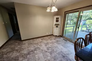 408 Oakhurst Ave, Racine, WI 53182 - Photo 8