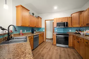 7190 Belle Fontaine Blvd, Middleton, WI 53562 - Photo 12