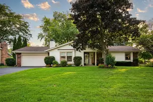 W220N2767 Maplewood Ln, Pewaukee, WI 53186 - Photo 1
