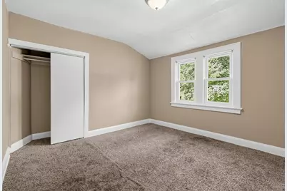 4950 N 19th Pl, Milwaukee, WI 53209 - Photo 10