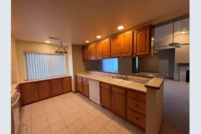 5347 S Hidden Dr, Greenfield, WI 53221 - Photo 10
