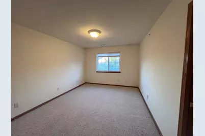 5347 S Hidden Dr, Greenfield, WI 53221 - Photo 14