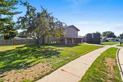 2811  39th St, Two Rivers, WI 54241 - Photo 4