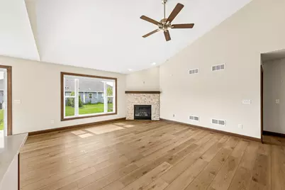 5235  Briarwood Cir #28, Racine, WI 53402 - Photo 10