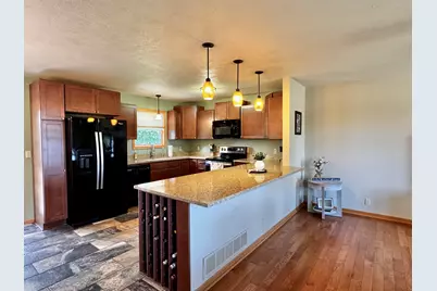 624  Brookstone Way, Watertown, WI 53094 - Photo 6
