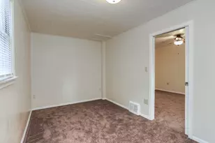 2254 S 75th St, West Allis, WI 53219 - Photo 14