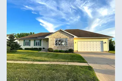 105  Prairie Dr, Walworth, WI 53184 - Photo 1