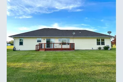 105  Prairie Dr, Walworth, WI 53184 - Photo 2