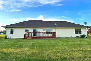 105 Prairie Dr, Walworth, WI 53184 - Photo 2