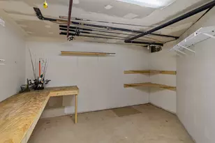 811 Schroeder Dr, Manitowoc, WI 54220 - Photo 22