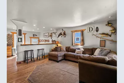 811  Schroeder Dr, Manitowoc, WI 54220 - Photo 6